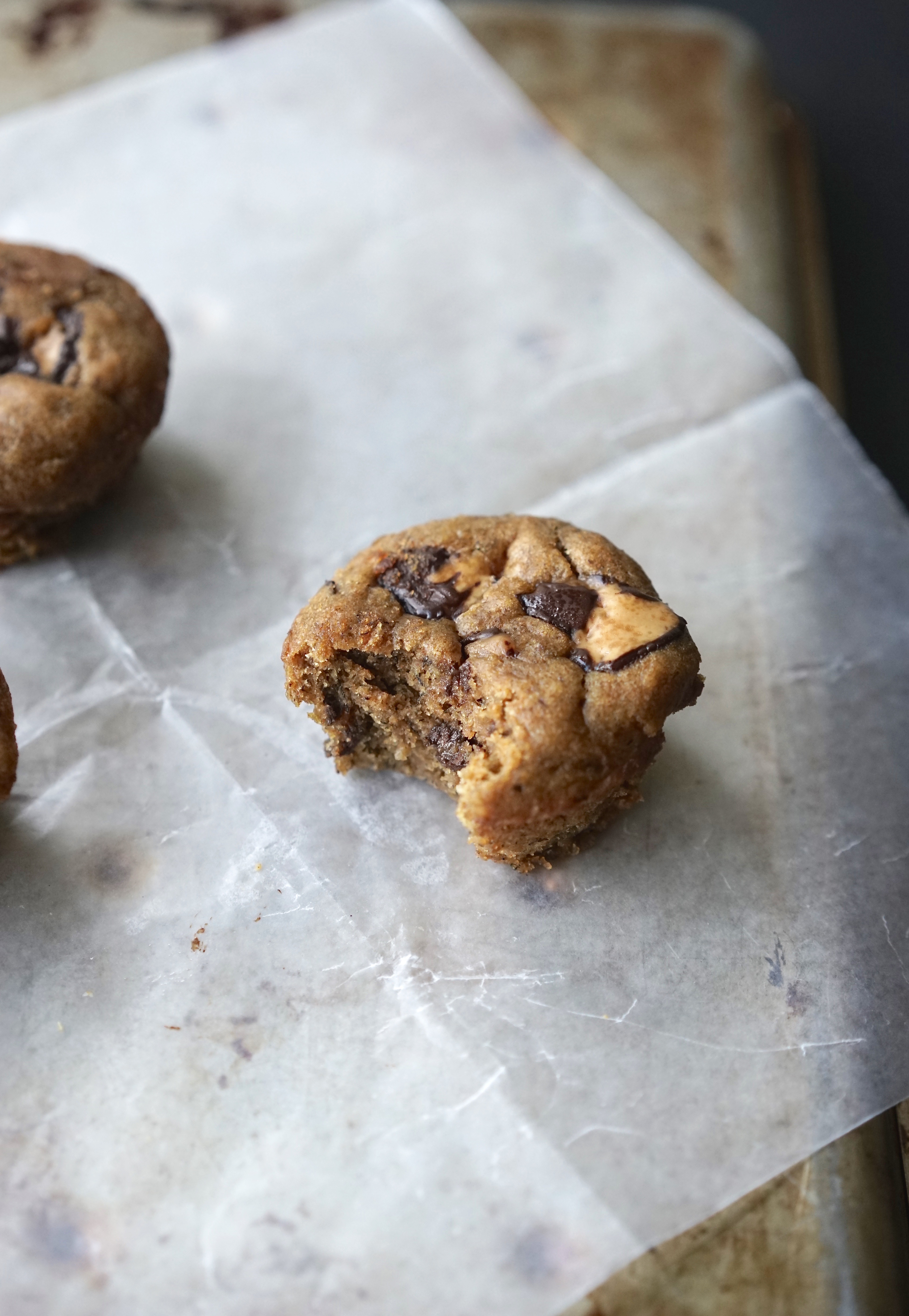 Vegan Peanut Butter Banana Muffins with Dark Chocolate Peanut Butter Cup Pieces | Living Healthy in Seattle