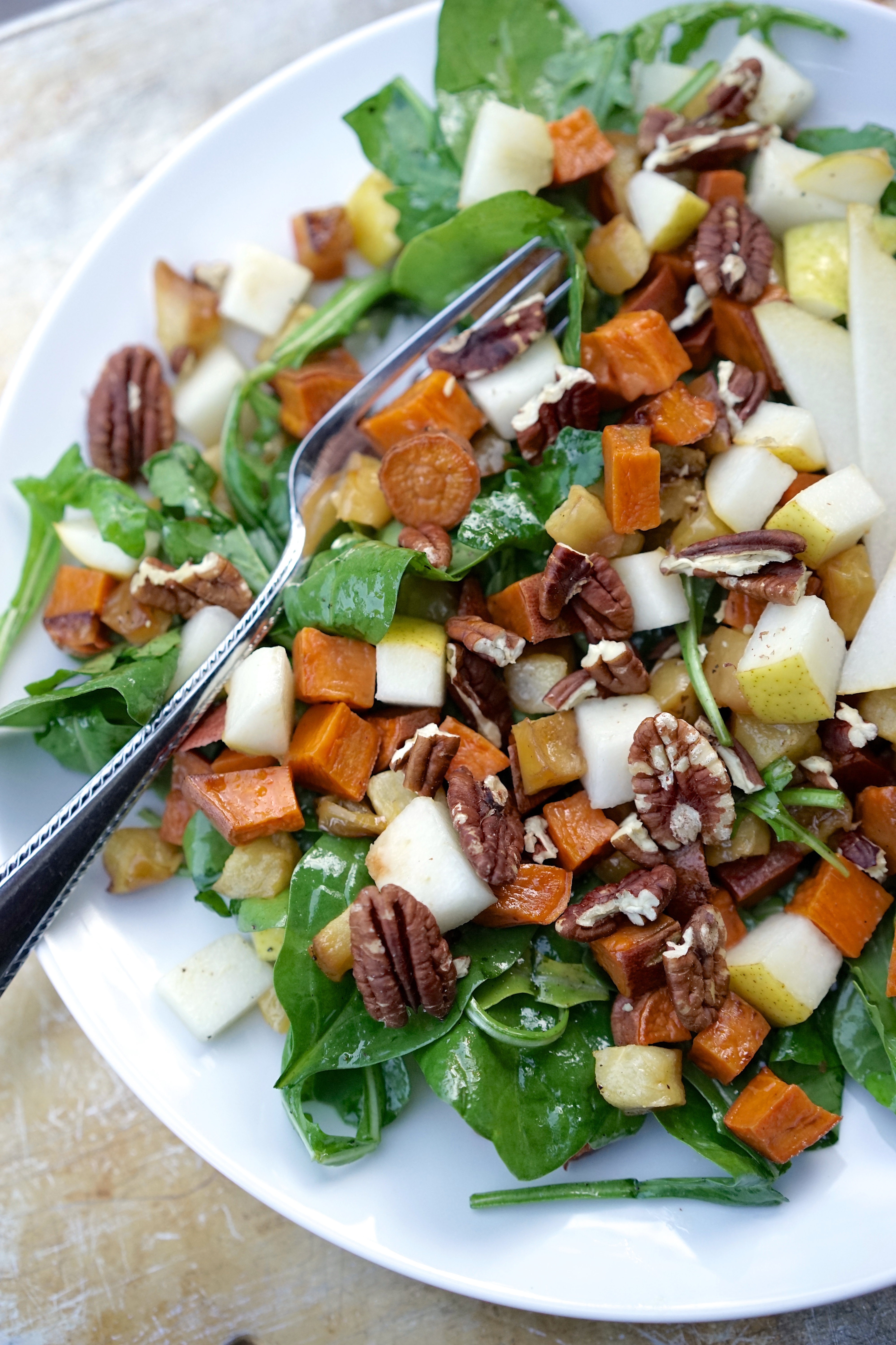 Mixed Greens with Roasted Sweet Potato, Apple, Pear & Pecans | Living Healthy in Seattle