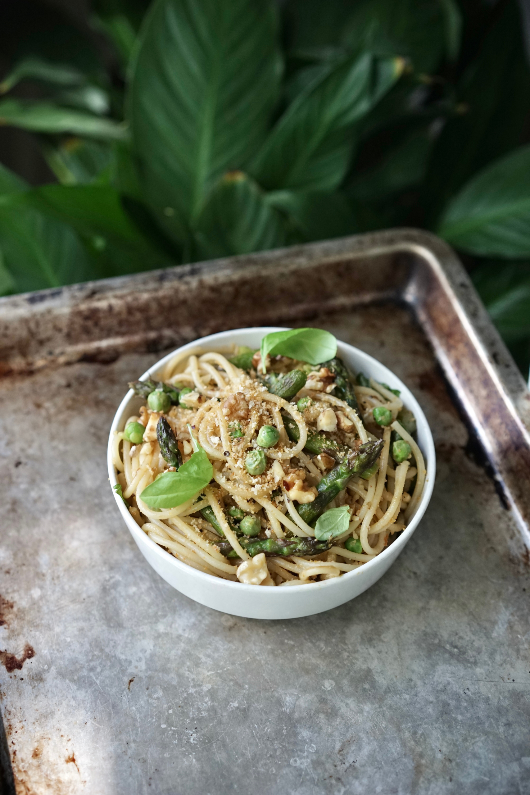 Lemony Spaghetti with Asparagus, Peas & Walnuts | Living Healthy in Seattle