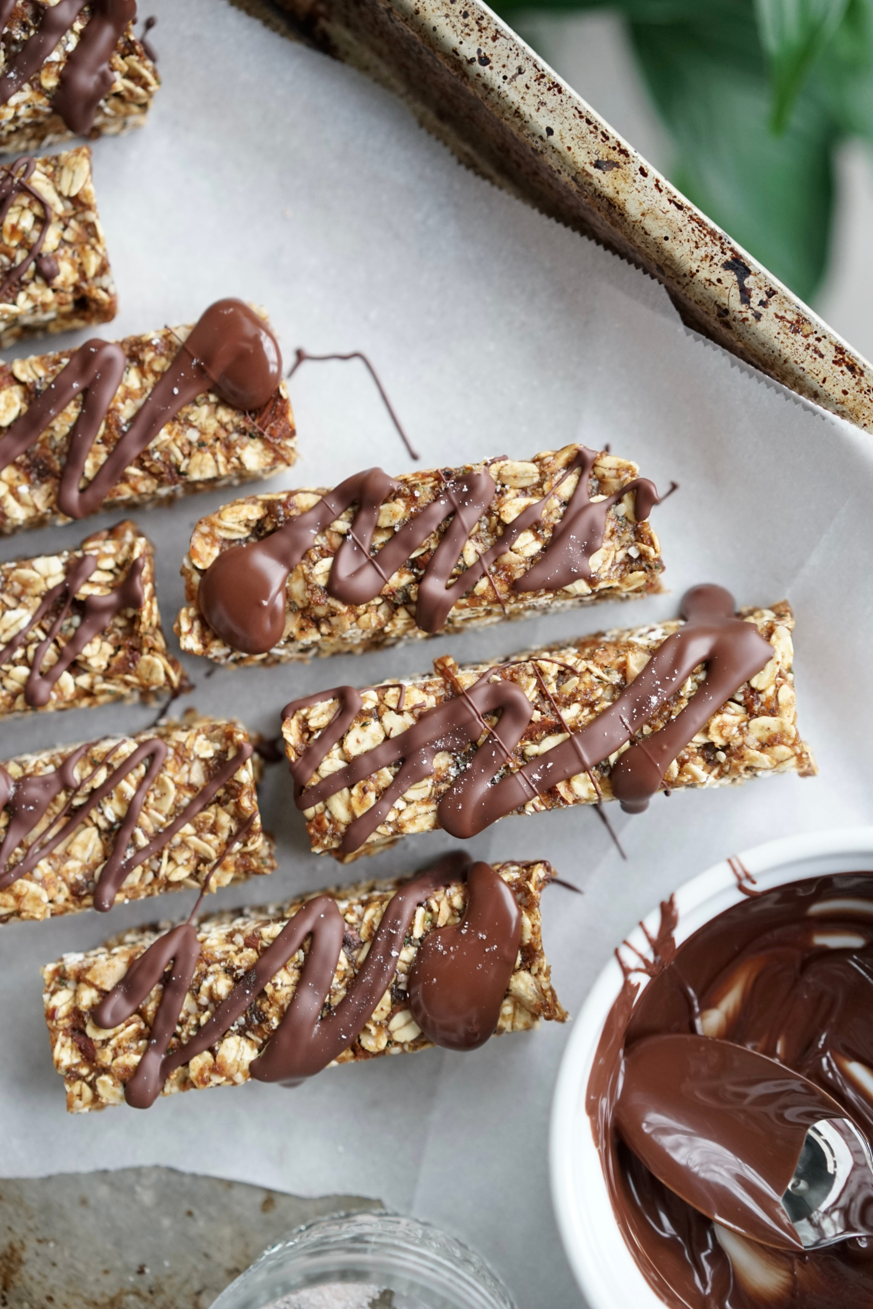 Chewy Apricot Almond Granola Bars with Dark Chocolate | Living Healthy in Seattle