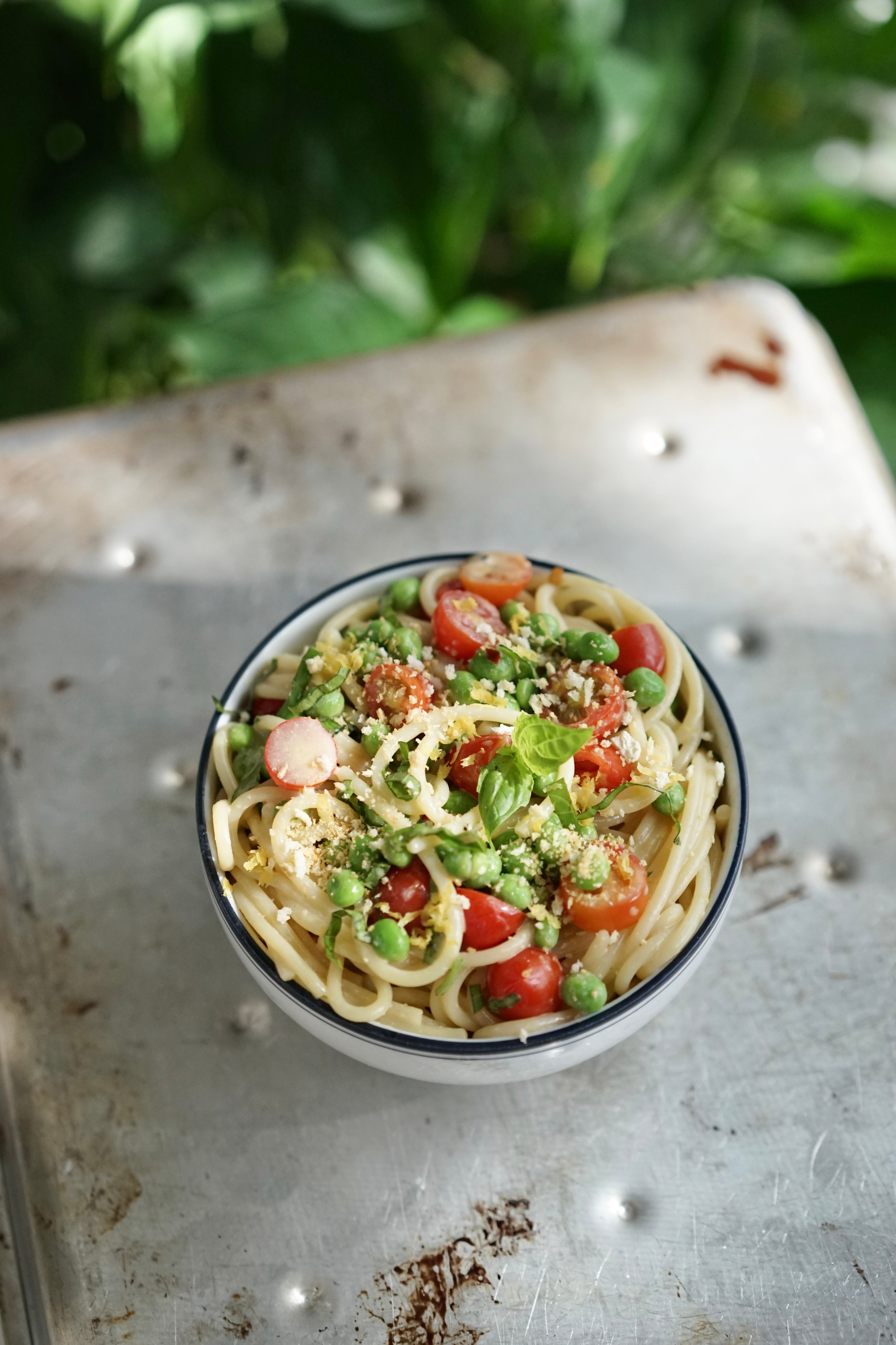 Creamy Vegan Spaghetti with Tomatoes & Peas | Living Healthy in Seattle
