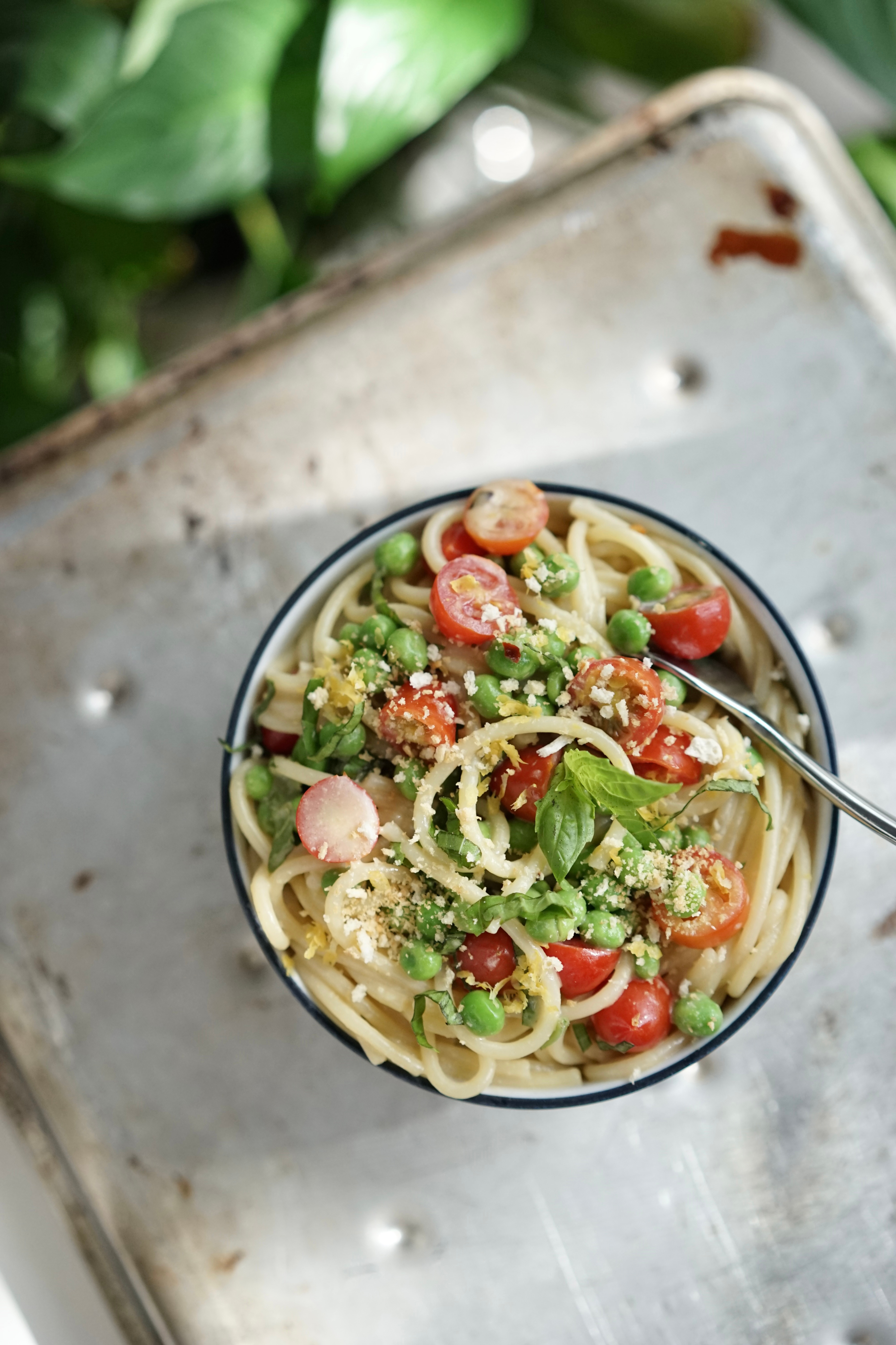 Creamy Vegan Spaghetti with Tomatoes & Peas | Living Healthy in Seattle
